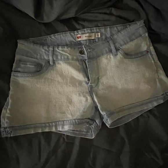 Levi’s light blue denim short shorts - Picture 3 of 3